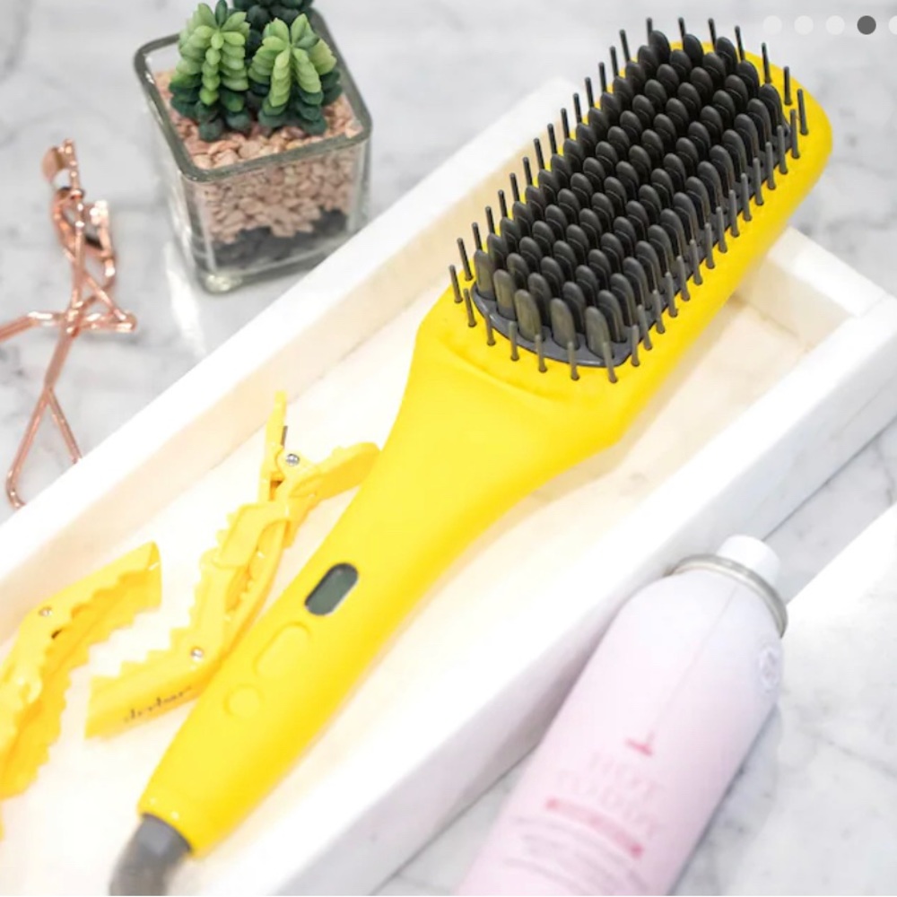 Brand NEW Drybar- The Brush Crush Heated Straightening Brush